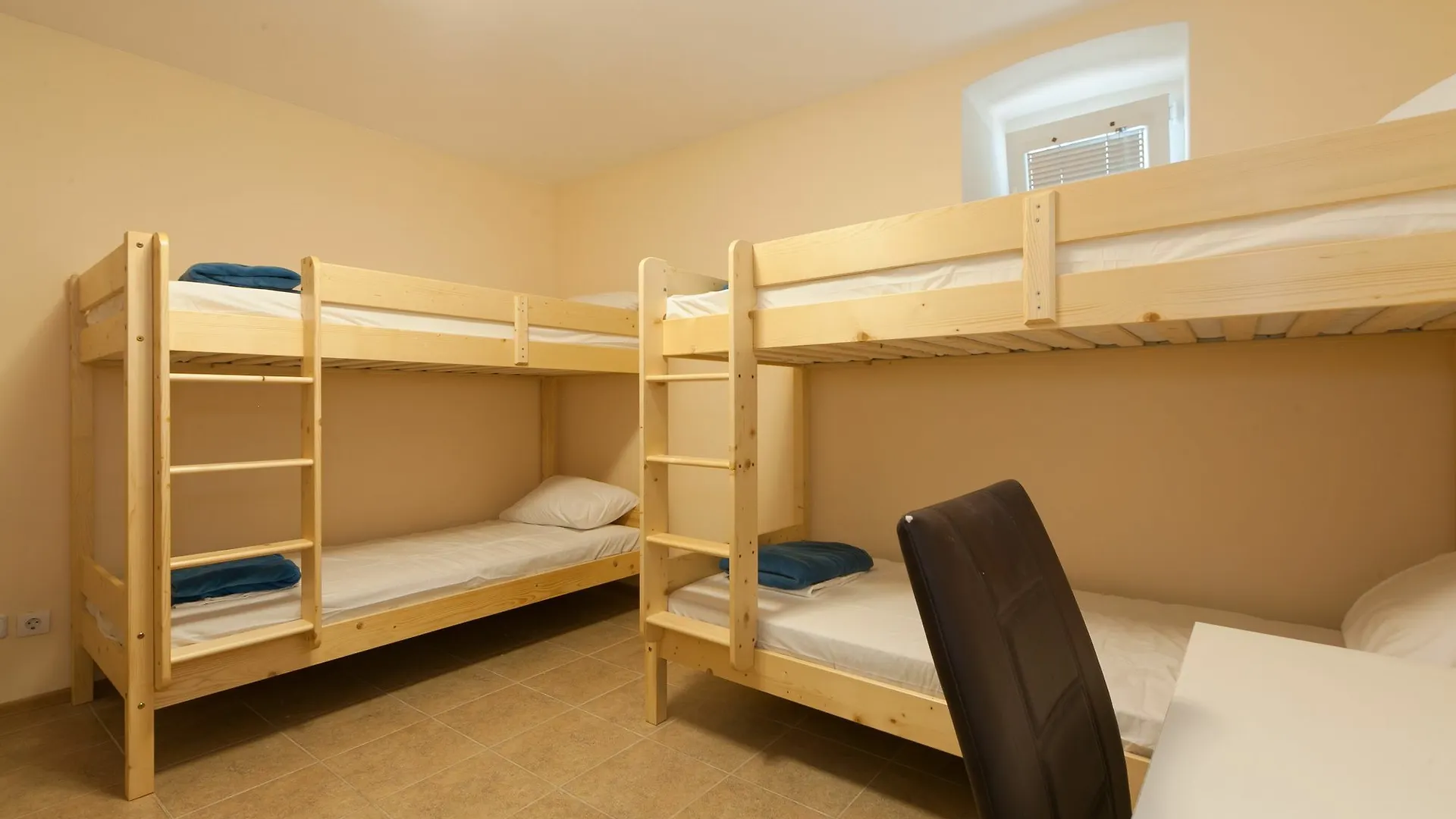 Nomado Hostel Várna 0*,