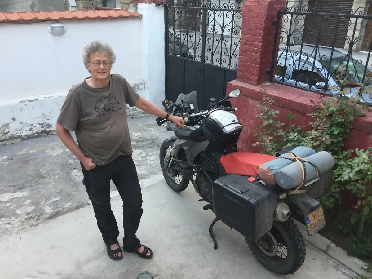 וארנה Nomado Hostel